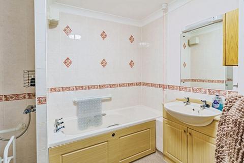 1 bedroom retirement property for sale, 59 Massetts Road, Horley RH6