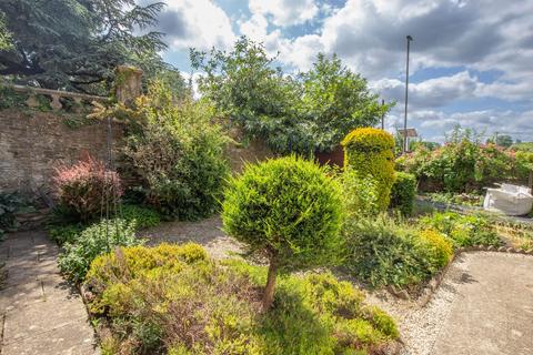 3 bedroom semi-detached house for sale, Swindon Road, Malmesbury, SN16