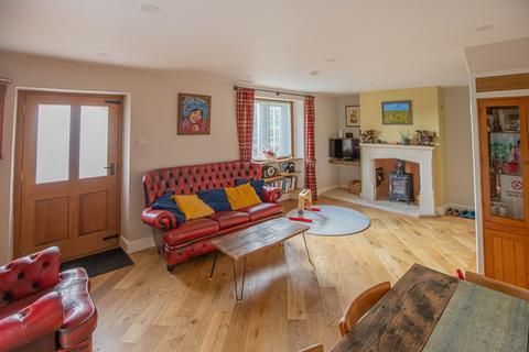 3 bedroom semi-detached house for sale, Swindon Road, Malmesbury, SN16