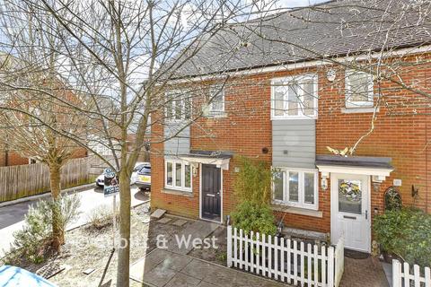 2 bedroom end of terrace house for sale, The Moors, Redhill, Surrey