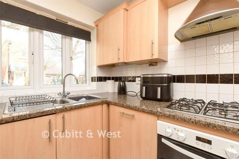 2 bedroom end of terrace house for sale, The Moors, Redhill, Surrey