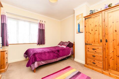 15 Page Crescent, Erith, DA8 2HJ
