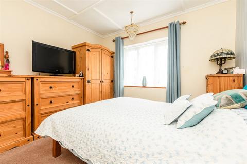15 Page Crescent, Erith, DA8 2HJ