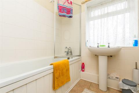 15 Page Crescent, Erith, DA8 2HJ