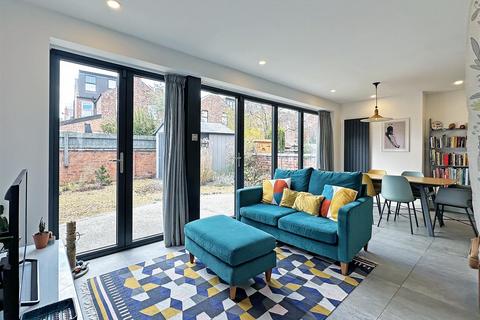 3 bedroom end of terrace house for sale, Colwick Avenue, Altrincham