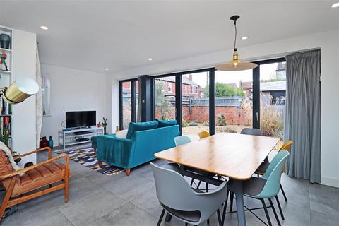 3 bedroom end of terrace house for sale, Colwick Avenue, Altrincham