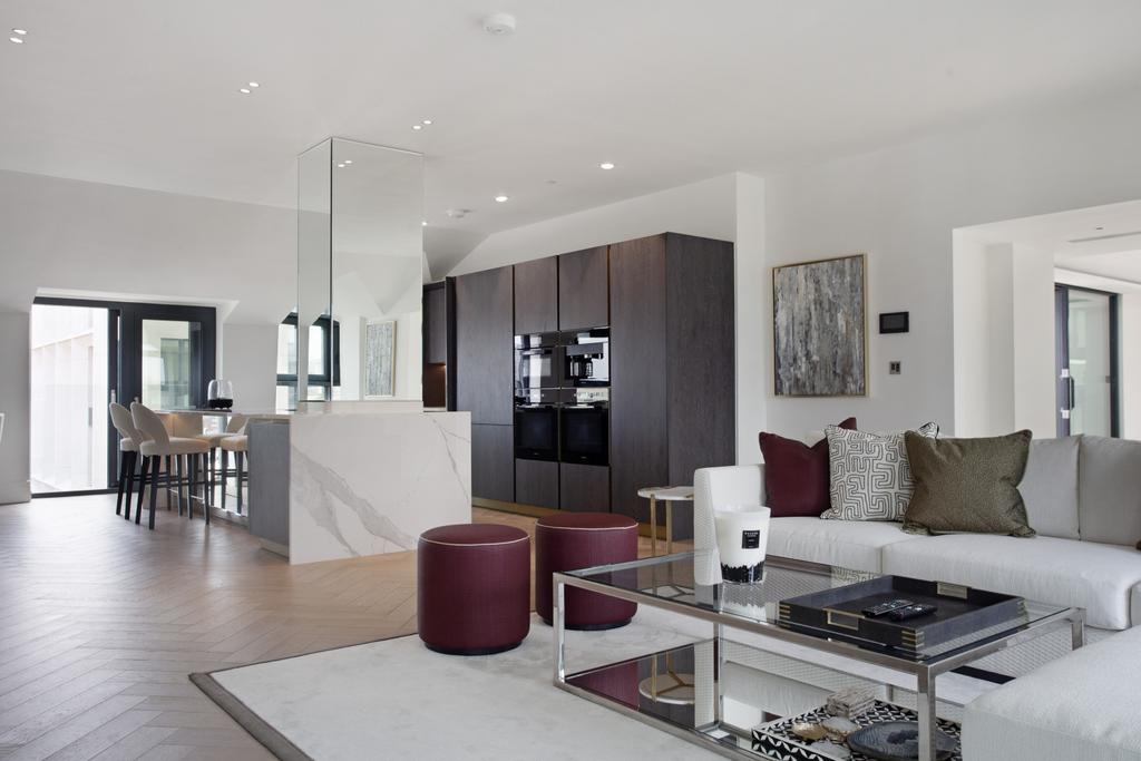 Kensington Gardens Square, W2 3 bed penthouse - £29,900 pcm (£6,900 pw)