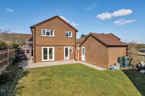 11 Agate Close, Wokingham, RG41 3UH