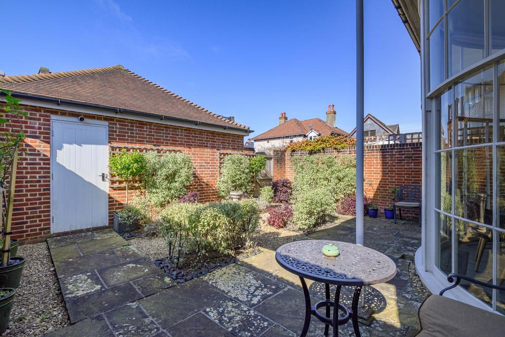 Garden & Carport