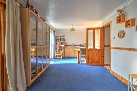 42 Howards Close, South Molton, EX36 4JT