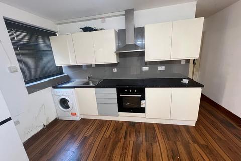 2 bedroom flat to rent, New Road, Uxbridge