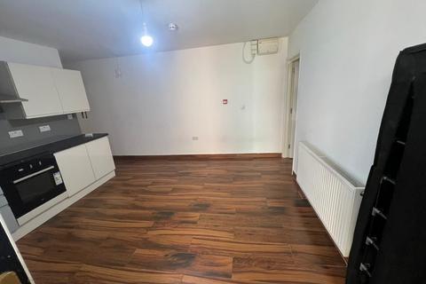 2 bedroom flat to rent, New Road, Uxbridge
