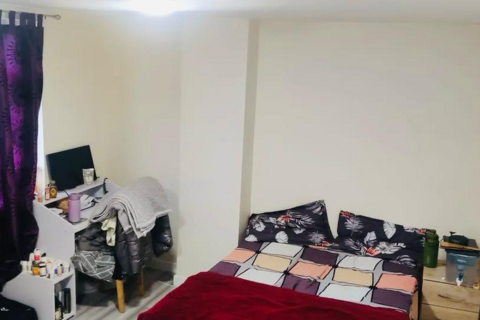1 bedroom in a house share to rent, Marshall Close, Hounslow, TW4