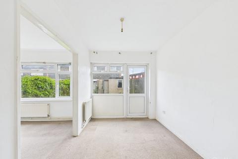 36 The Lindens, New Addington, Croydon, CR0 9EJ