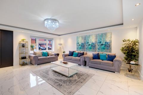 5 bedroom detached house to rent, Burnetts Road, Windsor