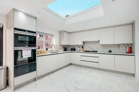 5 bedroom detached house to rent, Burnetts Road, Windsor