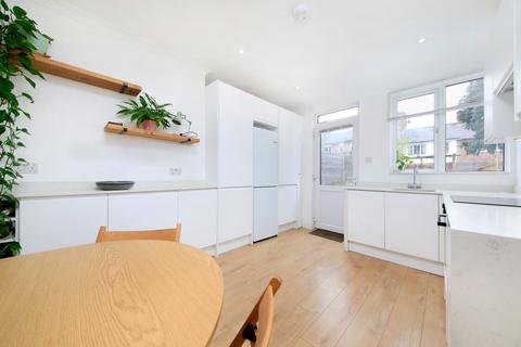 3 bedroom terraced house to rent, Beclands Road, London SW17