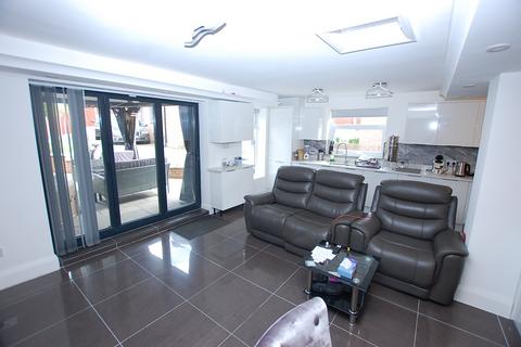 3 Downing Close, Ashton-under-lyne, OL7 9LX