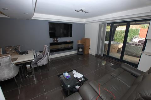 3 Downing Close, Ashton-under-lyne, OL7 9LX