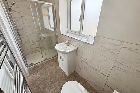 18 Bader Road, Wolverhampton, WV6 7UY