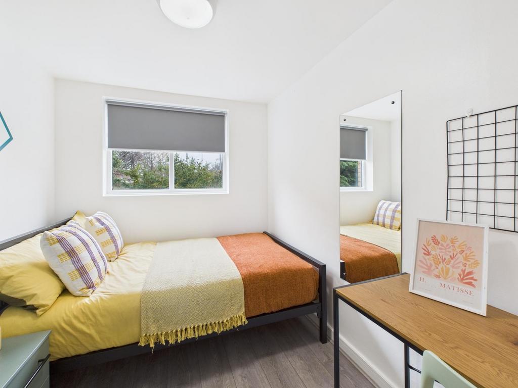 Bright, neatly presented single bedroom with a ...