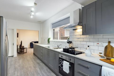 7 bedroom house to rent, Ruskin Avenue, Manchester M14