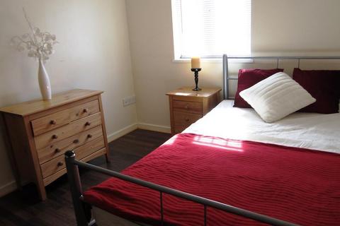 2 bedroom flat to rent, RUSKIN AVENUE, Manchester M4