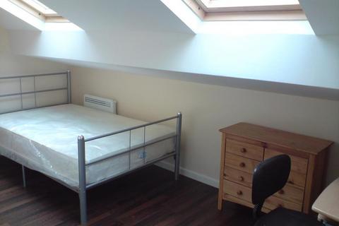 2 bedroom flat to rent, RUSKIN AVENUE, Manchester M4