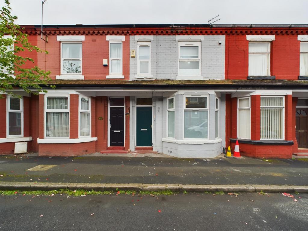 Terraced street-facing property with a traditio...