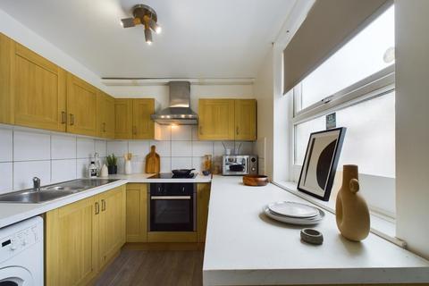 2 bedroom flat to rent, Ruskin Avenue, Manchester M14