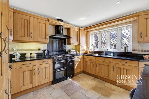 4 bedroom detached house for sale, Wash Road, Basildon, SS15