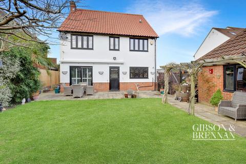 4 bedroom detached house for sale, Wash Road, Basildon, SS15