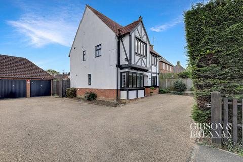 4 bedroom detached house for sale, Wash Road, Basildon, SS15