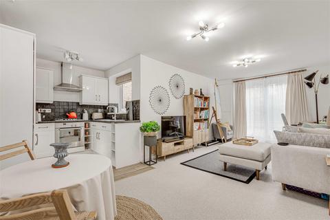 1 bedroom flat for sale, Radipole Road, London SW6