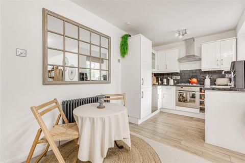 1 bedroom flat for sale, Radipole Road, London SW6