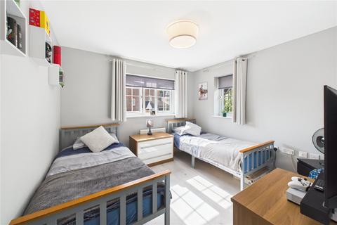 33 Ashurst Way, East Grinstead, RH19 3GJ