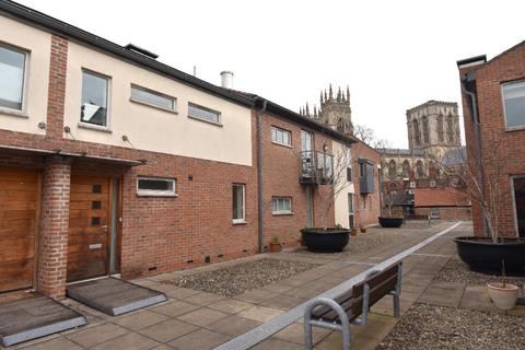 Studio to rent, Blake Street, York, YO1
