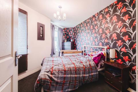 2 bedroom flat for sale, Piernik Close, Swindon, SN25 1AS