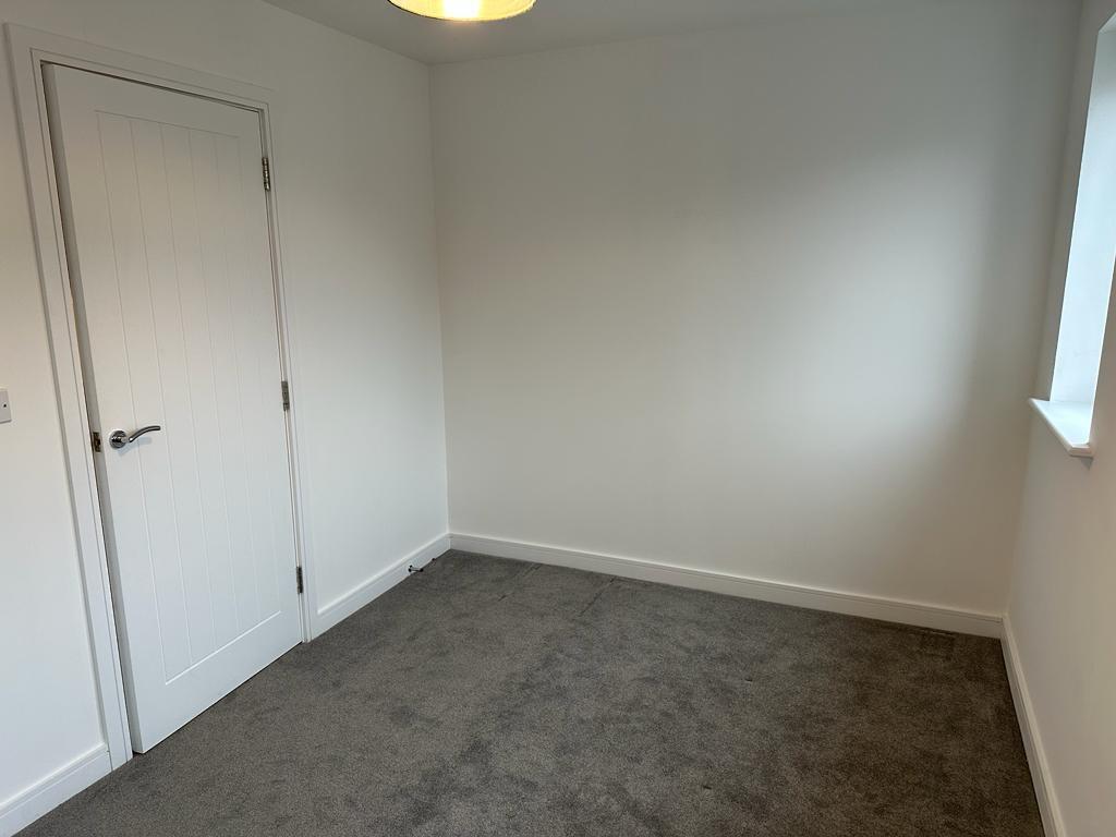 Bedroom 2b.jpg