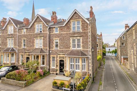 13 Manilla Road, Bristol, BS8 4EB