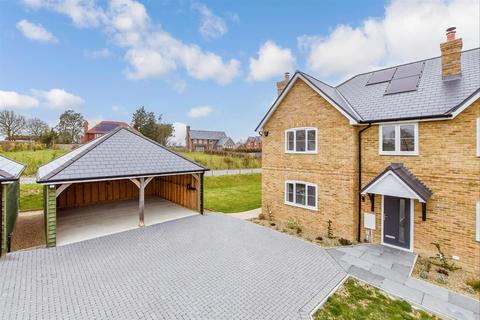 4 bedroom end of terrace house for sale, Ryeland Drive, Ashford TN26