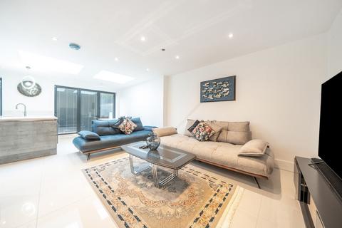 36 Crest Gardens, Ruislip, HA4 9HD