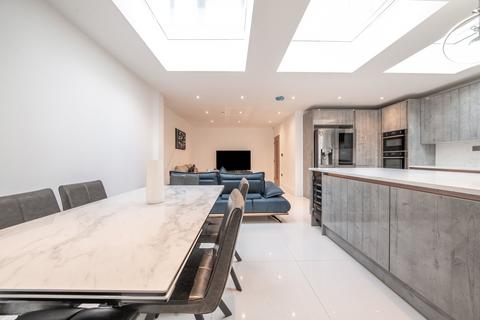 36 Crest Gardens, Ruislip, HA4 9HD