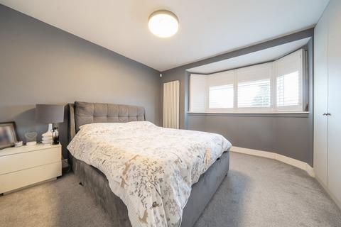 36 Crest Gardens, Ruislip, HA4 9HD
