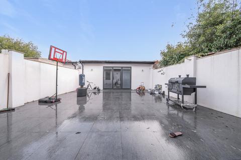36 Crest Gardens, Ruislip, HA4 9HD