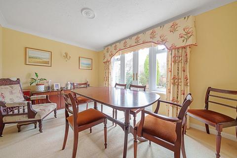 14 Hawthorn Drive, Uppingham, Oakham, LE15 9TA