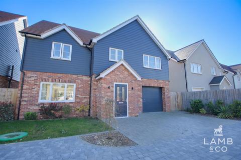 4 bedroom detached house for sale, Heath Road, Tendring CO16