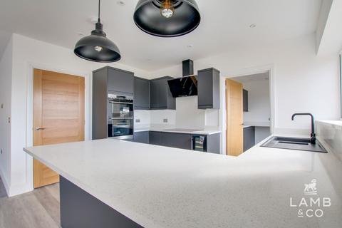4 bedroom detached house for sale, Heath Road, Tendring CO16