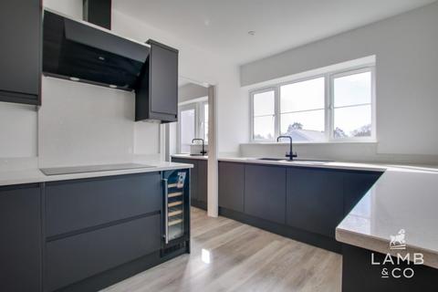 4 bedroom detached house for sale, Heath Road, Tendring CO16