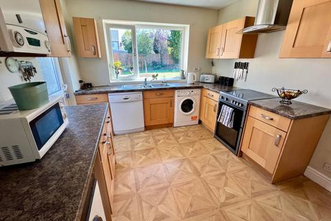 2 bedroom bungalow for sale, The Spinney, Poulton-Le-Fylde FY6